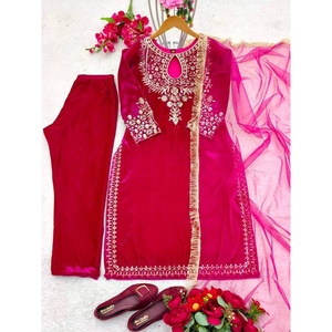 ชุดเดรสราตรีผ้ากำมะหยี่สีม่วงแดงออกแบบโดยดีไซเนอร์ชุดเดรสราตรีแบบสุภาพด้านบนด้านล่างและ dupatta - Product Image 5