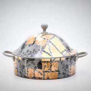 Plat de service isotherme en émail, motif floral, blanc cassé, rose pastel et bleu, pour garder les aliments au chaud, idéal pour la décoration du Ramadan et de l'Aïd - Product Image 3