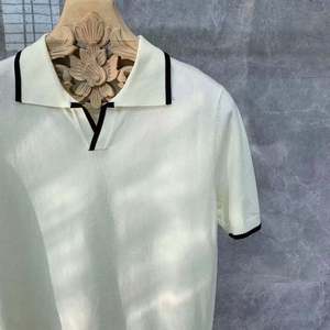 เสื้อเชิ้ตคลาสสิกผ้าฝ้ายแท้ 100% ทรงปกติ สวมใส่สบาย น้ำหนัก 220 กรัม ผ้าเจอร์ซีย์เนื้อแน่น ปักลายเรียบๆ  ออกแบบโลโก้ได้ตามต้องการ แห้งเร็ว ระบายอากาศได้ดี - Product Image 3