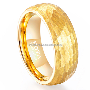 แหวนแต่งงานคู่รัก ทังสเตนสีดำทอง ลายตอก 6 มม. 8 มม. ทรงโดม สวมใส่สบาย - Product Image 3
