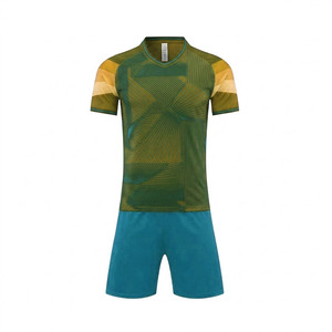 Uniforme de football pour hommes adultes de haute qualité, respirant, léger, 100 % polyester, service OEM personnalisé, prix ajustable sur mesure - Product Image 1