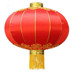 Lanterne chinoise réutilisable en satin rouge faite à la main avec motif doré, doublure en bambou, pompon, décoration traditionnelle du Nouvel An à suspendre - Product Image 1