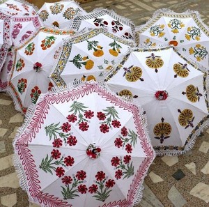 Sombrilla india hecha a mano: Sombrilla de algodón para bodas, decoración para fiestas (26 pulgadas) - Product Image 1