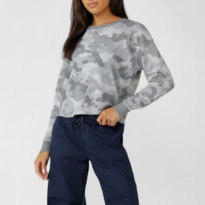 Camiseta Deportiva Casual para Mujer, Diseño de Camuflaje Sublimado, Puños Acanalados Personalizados, Corte Holgado, Manga Larga, para Correr - Product Image 3