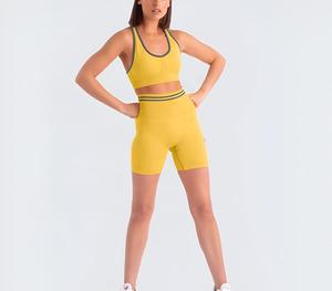 Ensemble de yoga 2 pièces jaune uni pour femme, short taille haute élastique et crop top col rond, sans couture, respirant, 100 % coton - Product Image 1
