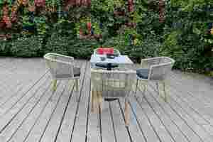 Elegante Mesa de Exterior con Detalles de Cuerda y Base de Madera Maciza - Product Image 4