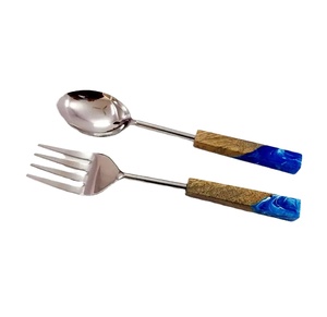 Ensemble de couverts à manche en bois et en résine Ensemble de couverts en argenterie Ensemble de cuillères et de fourchettes Ustensiles attrayants pour restaurant et hôtel en acier inoxydable - Product Image 1
