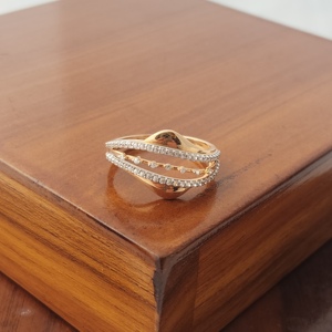 Anillo de Oro Sólido de 18K con Diamantes, Diseño Cruzado Infinito, Elegante y Minimalista, para Mujer, Acabado Pulido, Fino - Product Image 5