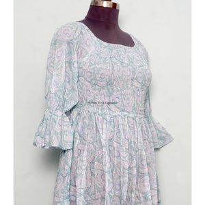 เดรสยาวคอเหลี่ยมผ้าฝ้ายลายพิมพ์บล็อกมือสำหรับฤดูร้อน เดรสสั้นแขนยาวลายดอกไม้สำหรับผู้หญิง - Product Image 5