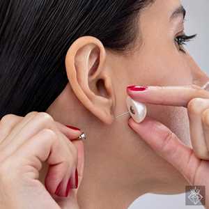 PRAO Oversize Pearl Stud Pendientes Elegante y Lujoso Accesorio de Moda - Product Image 1