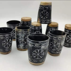 Vaso para beber con cuerno de buey con diseño clásico grabado a mano blanco de Tayyab Handicraft - Product Image 2