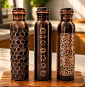 Botella de Agua de Cobre Marrón Antiguo con Símbolos Sagrados de los 7 Chakras Impresos, Bebedero con Beneficios Ayurvédicos para la Salud - Product Image 5