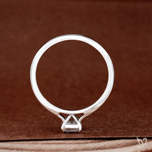 Bague de fiançailles minimaliste en or blanc avec diamant de laboratoire taille Asscher de 0,50 ct, style cathédrale, pour anniversaire et mariage - Product Image 4