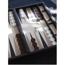 Juego de Backgammon de Cuero Vegano Hecho a Mano, Moderno y de Lujo, Plegable, para Decoración del Hogar y Regalos Corporativos VIP - Product Image 1