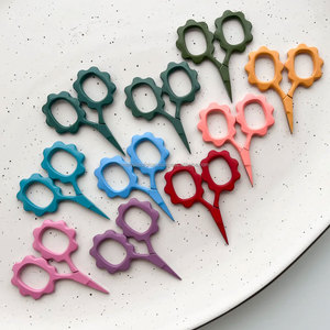 Tijeras de Bordado con Mango de Flores Coloridas, Suministro al por Mayor, con Marca Personalizada para Negocios de Regalos y Manualidades - Product Image 6
