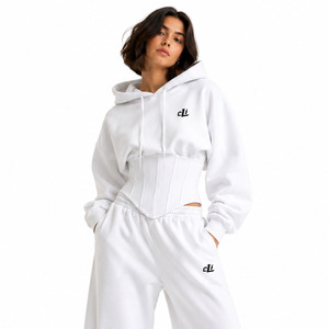 Conjunto de chándal de alta calidad con sudadera corta tipo corsé blanca, bordado personalizado, pantalón de pierna ancha, estilo athleisure, conjunto de descanso de forro polar de alto gramaje. - Product Image 4