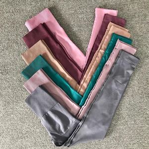 Ensemble de Yoga à la mode, nouveaux Designs, avec Logo personnalisé, set pour l'entraînement, 2020 - Product Image 3