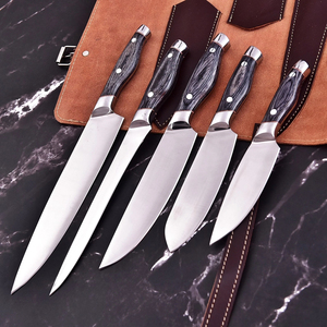 Ensemble de couteaux de chef en acier inoxydable Nordic Forge, 5 pièces, manches en bois Pakka, lames aiguisées ambidextres, ensemble de couteaux de cuisine faits à la main - Product Image 1