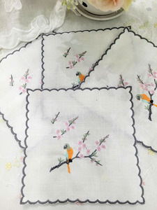 Servilletas de Bebidas Bordadas Personalizadas al por Mayor con Diseño de Durazno y Pájaro, Servilletas de Cóctel de Polilino con Borde Festoneado para Eventos en el Hogar y Bares - Product Image 2