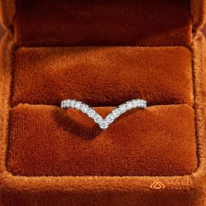 Anillo de Compromiso de Plata de Ley 925 con Moissanita en Forma de V, Joyería Nupcial de Diamantes de Moissanita para Mujer, Lujo Estadounidense - Product Image 4