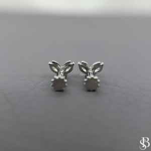 Boucles d'oreilles papillon en moissanite, bijoux minimalistes à taille marquise, clous d'oreilles papillon délicats - Product Image 6