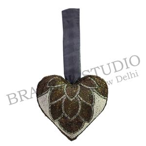 บราซีล สตูดิโอ งานแฮนด์เมด ผลิตภัณฑ์รักษ์โลก ผ้ากำมะหยี่ ผ้าซาติน ประดับลูกปัด ปักลาย ตกแต่งต้นคริสต์มาส ขนาด 4 นิ้ว 10 ซม. ผลิตตามสั่ง สีทอง จากโรงงาน - Product Image 5