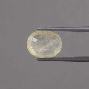 พลอยแซฟไฟร์สีเหลืองธรรมชาติทรงรีขนาด 10x9 มม. น้ำหนัก 4.28 กะรัต ได้รับการรับรองจาก IGI เหมาะสำหรับทำเครื่องประดับ เปลี่ยนสีได้ตามธรรมชาติ 100% ขนาด 6 มม. - Product Image 3