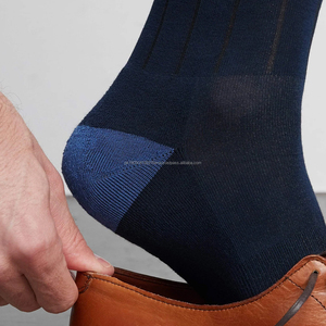 Calcetines deportivos de baloncesto de suela gruesa antiolor absorbentes para hombre con logotipo personalizado al por mayor - Product Image 6