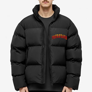 Veste matelassée noire de luxe avec logo brodé personnalisé, col haut, manteau d'hiver isolé, streetwear pour homme - Product Image 1
