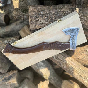 Hache viking rustique industrielle, design gravé nordique, manche en bois recouvert de cuir, poignée en bois traditionnelle, lame en acier au carbone - Product Image 2