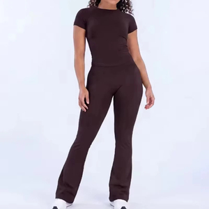 Ensemble de yoga 2 pièces pour femme : Crop top à manches courtes et leggings évasés taille haute – Tenue de yoga 2 pièces ajustée - Product Image 3