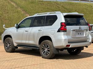 Mejor Oferta para Nuevo |   Toyota Land Cruiser Prado 2.7L 4ª Generación TX Usado, 2012-2022 |   TX-L |   VX |   VX-L - LHD |   Volante a la derecha - Product Image 3