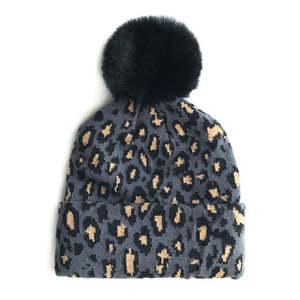 Gorro de invierno personalizable de punto acanalado acrílico con estampado de leopardo jacquard, pompón de piel sintética y puño plegado, ajuste elástico, venta al por mayor - Product Image 3