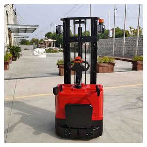 Montacargas para pasillos muy estrechos con diseño de cabina ergonómica para la comodidad del operador durante largas horas de trabajo - Product Image 3