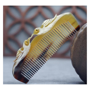 Peine Antiestático de Cuerno de Búfalo, Peine de Peluquería Hecho a Mano de Primera Calidad para Profesionales de Salón - Product Image 1