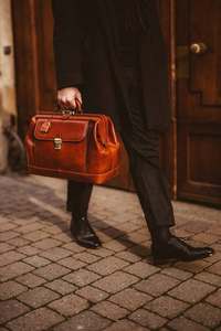 Sac de médecin en cuir véritable Eoin Winston Sports, sac fourre-tout professionnel avec plusieurs poches, design durable - Product Image 2