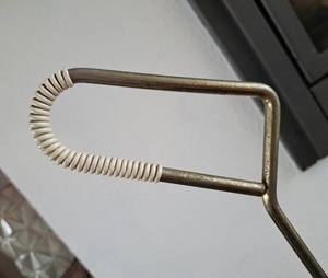 ที่วางร่มโลหะรูปทรงร่มสีแดง ที่เก็บของตกแต่งสร้างสรรค์สำหรับทางเข้าบ้าน ห้องเด็ก ร้านกาแฟ และใช้เป็นของขวัญ - Product Image 2