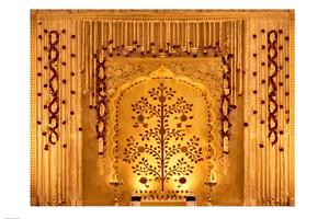 Decoración de Escenario para Boda Rajasthani Real con Paneles de Espejo Elegantes, Fondo de Escenario Nupcial Dorado de Lujo, Decoración de Escenario Personalizada - Product Image 2