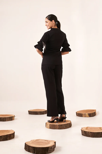 Pantalones Clásicos de Mujer, Negros, Acampanados, en Crepé Suave, Cintura Alta, Ajuste Cómodo, Diseño Ligero y Fluido, Ideales para el Trabajo - Product Image 3