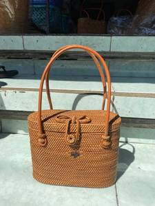 Sac à main en rotin le plus vendu d'Indonésie avec poignée supérieure, design tressé naturel, fermeture à fermoir durable, sac de usage quotidien pour femme - Product Image 2
