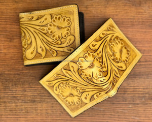 Nouveau concepteur tendance en cuir repoussé à la main hommes portefeuille longue fermeture éclair Offre Spéciale mode jaune couleur élégant porte-monnaie cadeau pour lui - Product Image 2