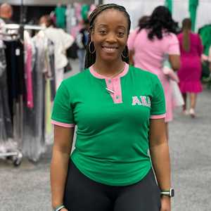 Chemise Henley verte AKA pour femme, broderie de lettres grecques, patte de boutonnage premium, haut décontracté, tissu de haute qualité, coupe confortable - Product Image 3