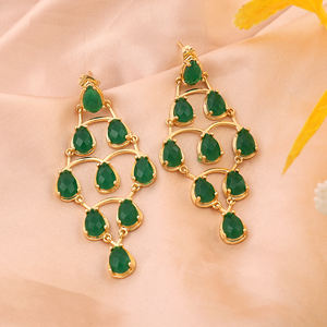 Boucles d'oreilles pendantes de créateur en onyx vert et pierres précieuses multi-gouttes, plaqué or 18 carats, en laiton, bijoux fantaisie - Product Image 2