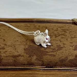 Oferta de Verano: Collar con Colgante de Conejo Personalizable, Hecho a Mano, en Plata de Ley 925, Joyería Fina - Product Image 4