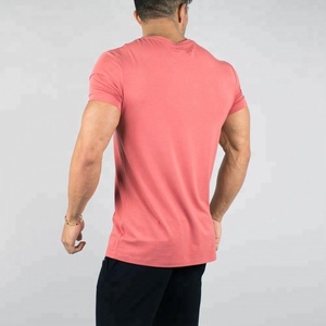 เสื้อยืดแขนสั้นผู้ชายสีคอรัล ทรงเข้ารูป คอกลม ผ้าเจอร์ซีย์คอตตอน ระบายอากาศได้ดี สีพื้น ความยาวปกติ - Product Image 4