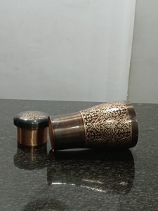 Bouteille d'eau en cuivre de style oriental avec couvercle, motif décoratif - Product Image 3