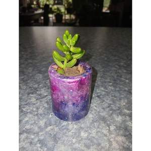 Designer Luxury Resin <b>Vase</b> for Elegant Living Spaces - Product Image 4