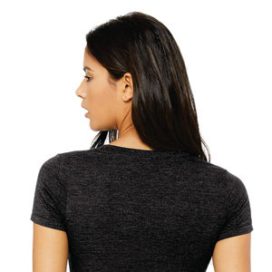 Camiseta de Mujer con Cuello en V, 100% Algodón Peinado Airlume, Estilo Jersey, Color Blanco, Manga Corta, Cómoda para el Verano - Product Image 6