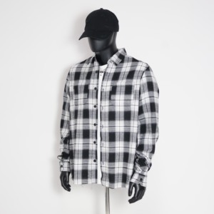 Chemise à carreaux noire surdimensionnée personnalisée brodée pour homme, chemise en flanelle tricotée à manches longues sur mesure pour homme - Product Image 1