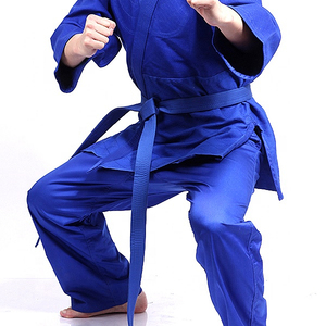 Conjunto de uniforme de karate de nivel profesional, construcción ligera y duradera, ideal para entrenamiento intenso y sesiones de competición. - Product Image 5